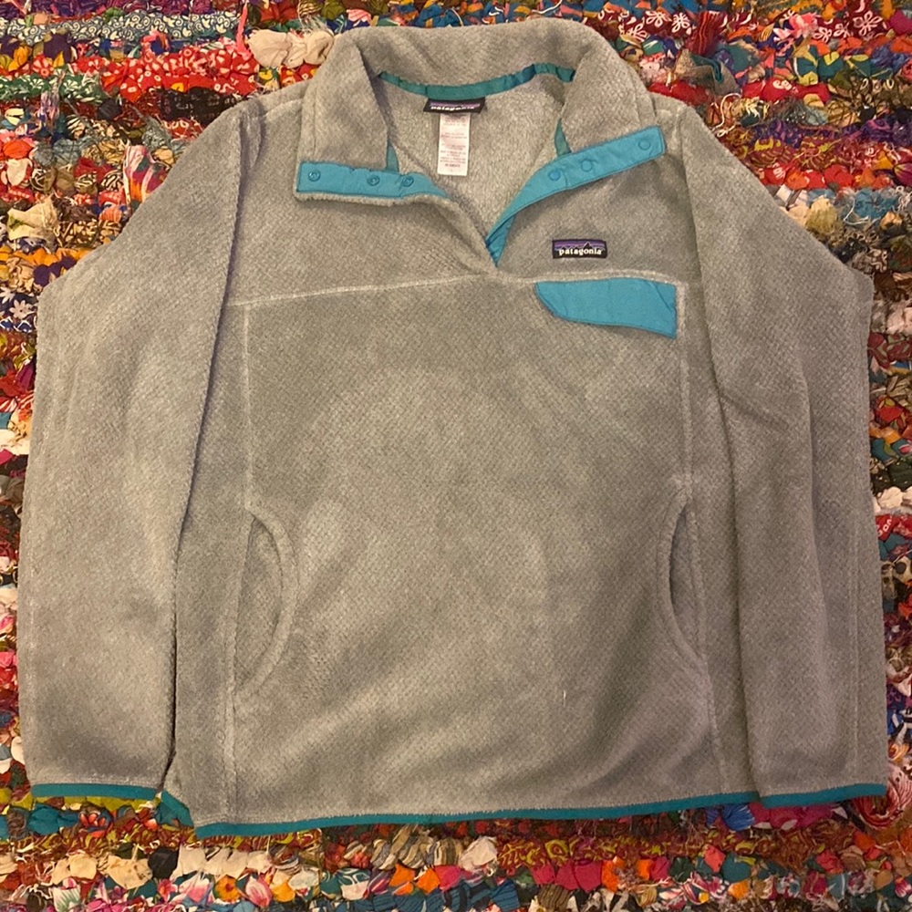 gray Patagonia pull over size large